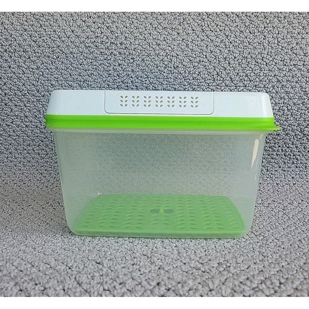 Rubbermaid FreshWorks Produce Saver Fresh Vent Large 17.3 Cups 4.1 L